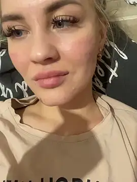 Snapshot of DreamGirl-777 chatting on January 21, 4:05 pm DreamGirl-777 online show from January 21, 4:05 pm