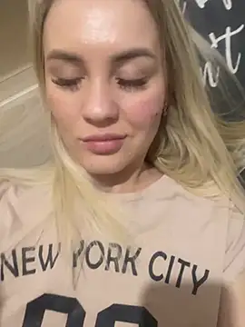 Snapshot of DreamGirl-777 chatting on January 22, 2:14 pm DreamGirl-777 online show from January 22, 2:14 pm