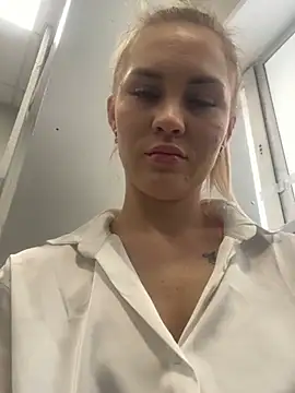 Snapshot of DreamGirl-777 chatting on January 23, 10:11 am DreamGirl-777 online show from January 23, 10:11 am