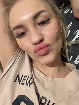 Snapshot of DreamGirl-777 chatting on January 23, 1:13 pm DreamGirl-777 online show from January 23, 1:13 pm