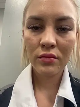 Snapshot of DreamGirl-777 chatting on January 30, 10:29 am DreamGirl-777 online show from January 30, 10:29 am