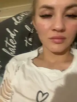 Snapshot of DreamGirl-777 chatting on February 1, 12:47 pm DreamGirl-777 online show from February 1, 12:47 pm