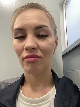 Snapshot of DreamGirl-777 chatting on February 3, 4:35 am DreamGirl-777 online show from February 3, 4:35 am