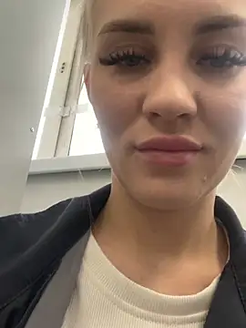 Snapshot of DreamGirl-777 chatting on February 3, 7:40 am DreamGirl-777 online show from February 3, 7:40 am