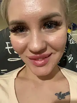 Snapshot of DreamGirl-777 chatting on February 3, 3:06 pm DreamGirl-777 online show from February 3, 3:06 pm