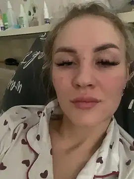 Snapshot of DreamGirl-777 chatting on February 8, 9:35 am DreamGirl-777 online show from February 8, 9:35 am