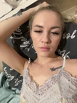 Snapshot of DreamGirl-777 chatting on February 8, 4:04 pm DreamGirl-777 online show from February 8, 4:04 pm