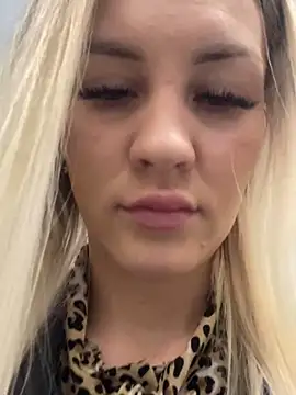 Snapshot of DreamGirl-777 chatting on February 10, 4:08 am DreamGirl-777 online show from February 10, 4:08 am