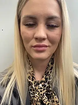 Snapshot of DreamGirl-777 chatting on February 10, 7:15 am DreamGirl-777 online show from February 10, 7:15 am