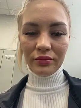 Snapshot of DreamGirl-777 chatting on February 17, 4:42 am DreamGirl-777 online show from February 17, 4:42 am