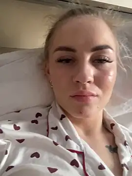 Snapshot of DreamGirl-777 chatting on February 19, 1:06 pm DreamGirl-777 online show from February 19, 1:06 pm