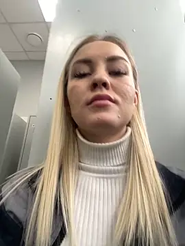 Snapshot of DreamGirl-777 chatting on February 20, 7:55 am DreamGirl-777 online show from February 20, 7:55 am