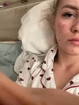 Snapshot of DreamGirl-777 chatting on February 22, 11:24 am DreamGirl-777 online show from February 22, 11:24 am