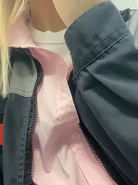 Snapshot of DreamGirl-777 chatting on February 25, 3:42 am DreamGirl-777 online show from February 25, 3:42 am