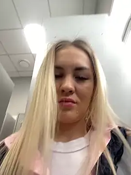 Snapshot of DreamGirl-777 chatting on February 25, 6:47 am DreamGirl-777 online show from February 25, 6:47 am