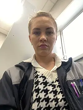 Snapshot of DreamGirl-777 chatting on February 28, 4:10 am DreamGirl-777 online show from February 28, 4:10 am