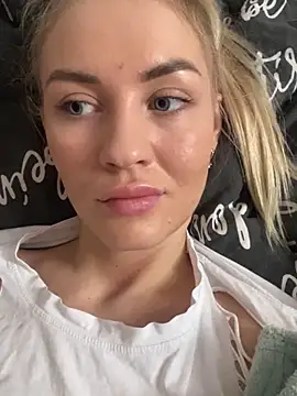 Snapshot of DreamGirl-777 chatting on March 7, 6:13 am DreamGirl-777 online show from March 7, 6:13 am