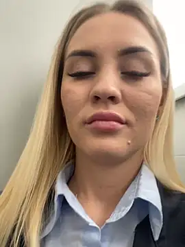 Snapshot of DreamGirl-777 chatting on March 18, 9:09 am DreamGirl-777 online show from March 18, 9:09 am