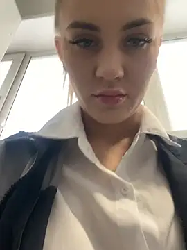 Snapshot of DreamGirl-777 chatting on March 19, 3:30 am DreamGirl-777 online show from March 19, 3:30 am