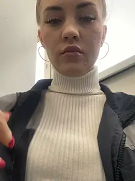 Snapshot of DreamGirl-777 chatting on March 21, 4:17 am DreamGirl-777 online show from March 21, 4:17 am