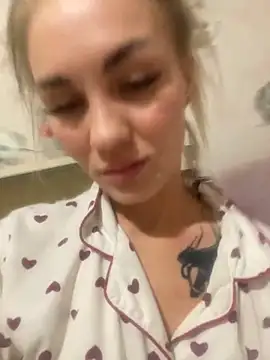 Snapshot of DreamGirl-777 chatting on September 28, 7:52 pm DreamGirl-777 online show from September 28, 7:52 pm