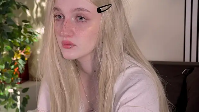 ELLIEJAY online show from April 17, 5:21 am