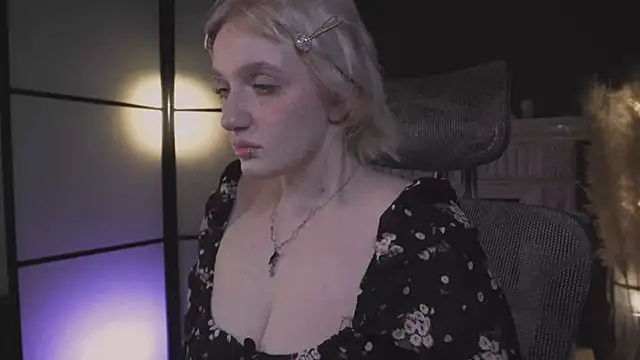 ELLIEJAY online show from May 17, 5:16 am