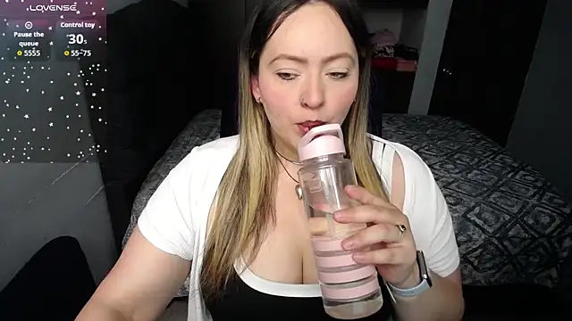 Snapshot of Valentina_St chatting on April 17, 9:18 pm Valentina St online show from April 17, 9:18 pm