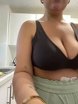 magical mia online show from July 3, 1:06 pm