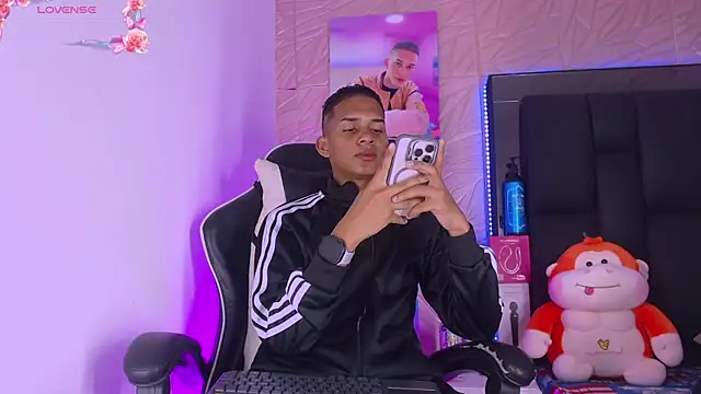 dilan alfonzo online show from April 7, 3:40 am