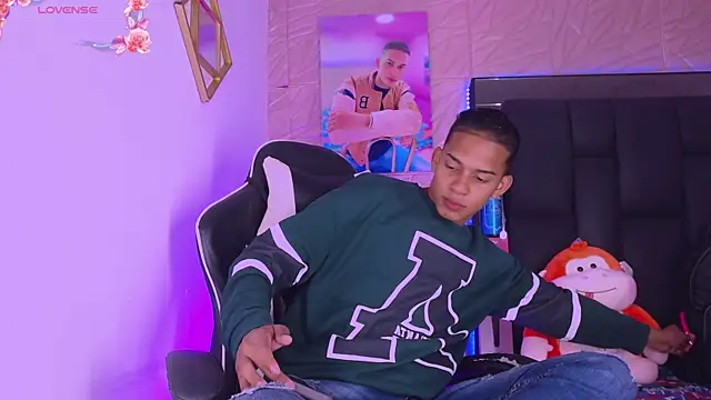 dilan alfonzo online show from April 12, 4:06 am