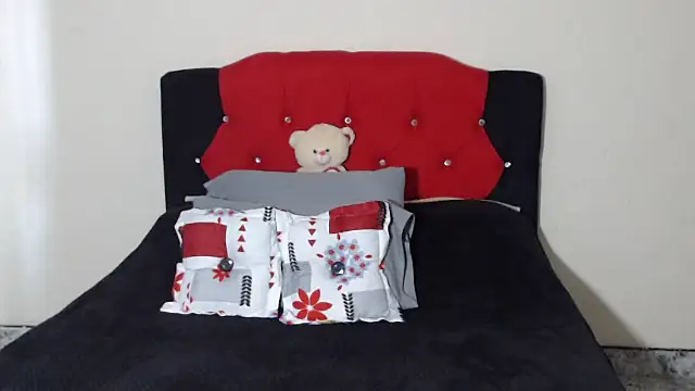 Snapshot of Crystal_milkmature chatting on March 12, 9:03 pm Crystal milkmature online show from March 12, 9:03 pm