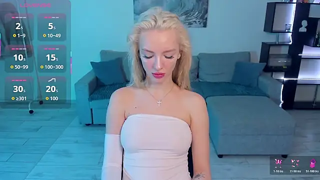 Snapshot of AleksaBlonde chatting on February 13, 5:58 am AleksaBlonde online show from February 13, 5:58 am