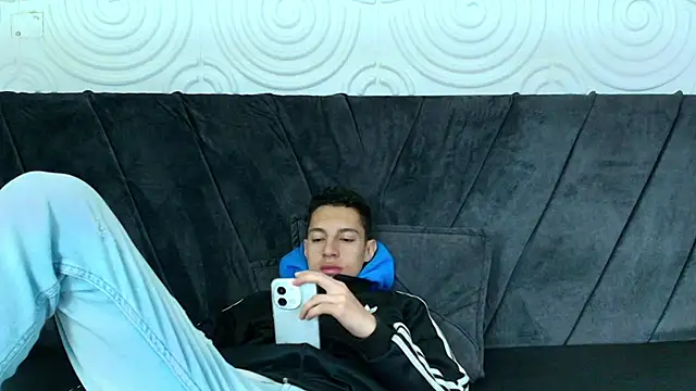 Snapshot of thiago19s chatting on December 17, 12:22 pm thiago19s online show from December 17, 12:22 pm