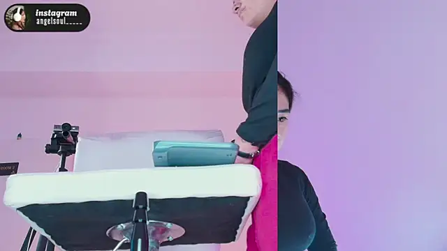 Snapshot of Angelst__ chatting on November 16, 8:20 am Angelst online show from November 16, 8:20 am