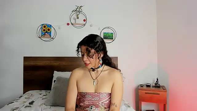Snapshot of YenniferCurly chatting on January 10, 12:36 pm YenniferCurly online show from January 10, 12:36 pm