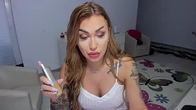 GlossyDiamondX online show from February 12, 5:47 am