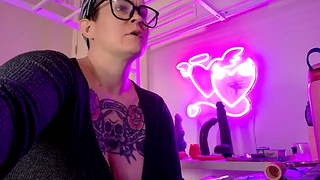 quinnmariexo online show from February 17, 5:30 pm