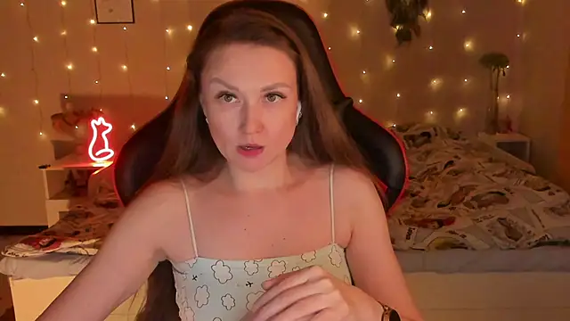 desperatehousewife   online show from March 26, 7:08 pm