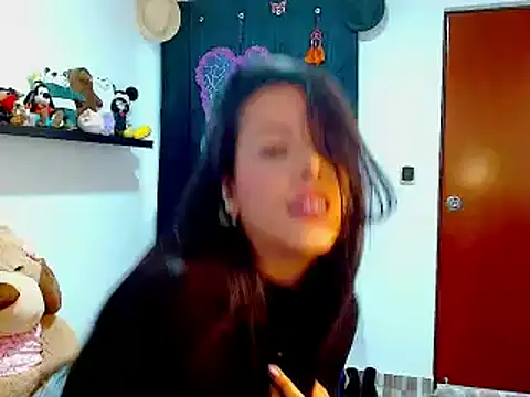 ella peck online show from December 1, 8:20 pm