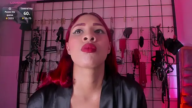 Snapshot of charrlotte_quinn chatting on January 15, 3:16 pm charrlotte quinn online show from January 15, 3:16 pm