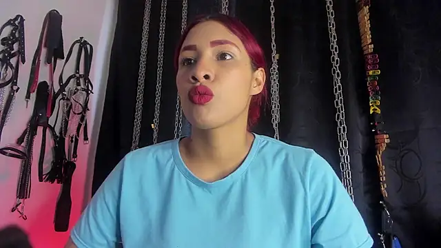 Snapshot of charrlotte_quinn chatting on February 1, 4:38 pm charrlotte quinn online show from February 1, 4:38 pm