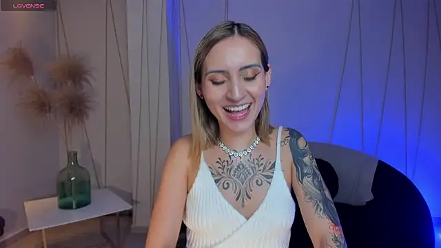 Snapshot of MollySundersX chatting on February 26, 9:03 pm MollySundersX online show from February 26, 9:03 pm