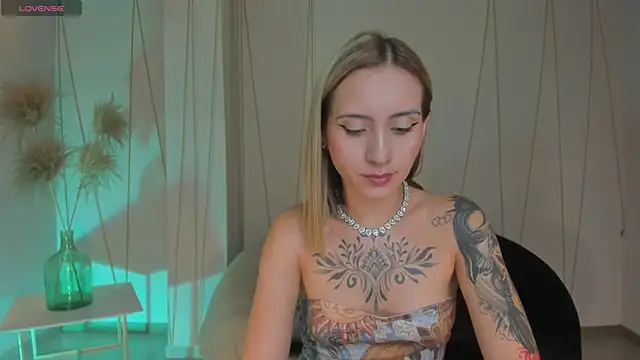 Snapshot of MollySundersX chatting on February 28, 9:38 pm MollySundersX online show from February 28, 9:38 pm