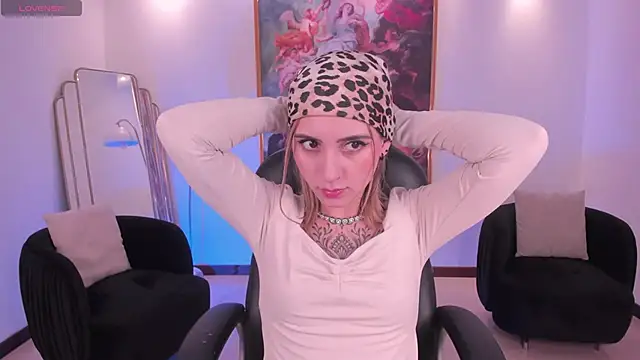 MollySundersX online show from March 25, 4:07 am