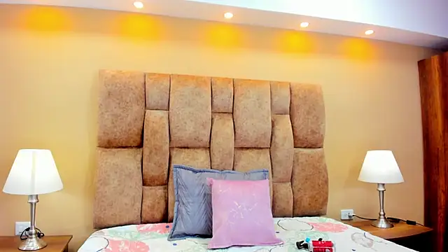 Snapshot of MiiaHot chatting on February 1, 8:07 pm MiiaHot online show from February 1, 8:07 pm