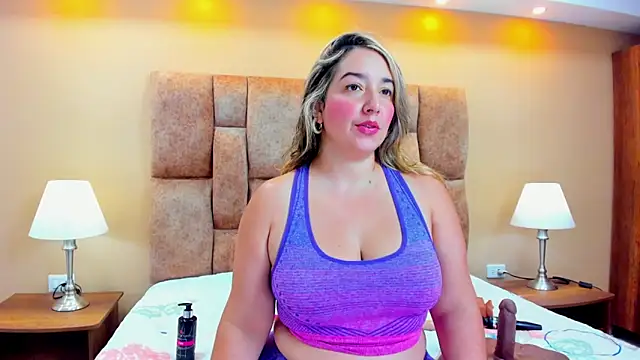 Snapshot of MiiaHot chatting on February 2, 7:45 pm MiiaHot online show from February 2, 7:45 pm