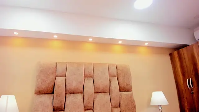 Snapshot of MiiaHot chatting on February 22, 8:07 pm MiiaHot online show from February 22, 8:07 pm