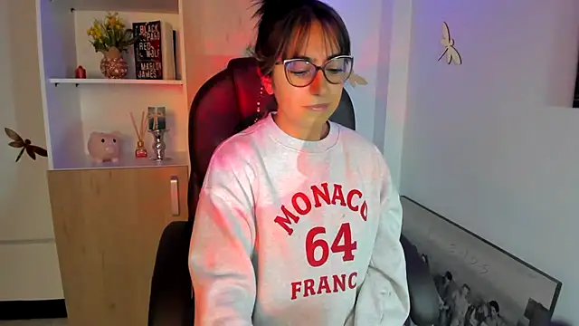 Snapshot of Isabellaa22_1 chatting on March 4, 9:32 pm Isabellaa22 1 online show from March 4, 9:32 pm