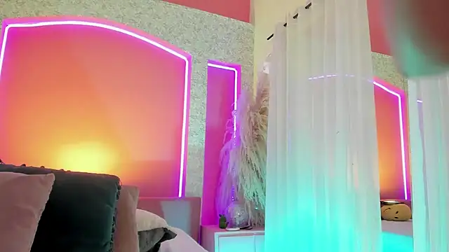 Aurora aaa online show from December 7, 9:33 pm